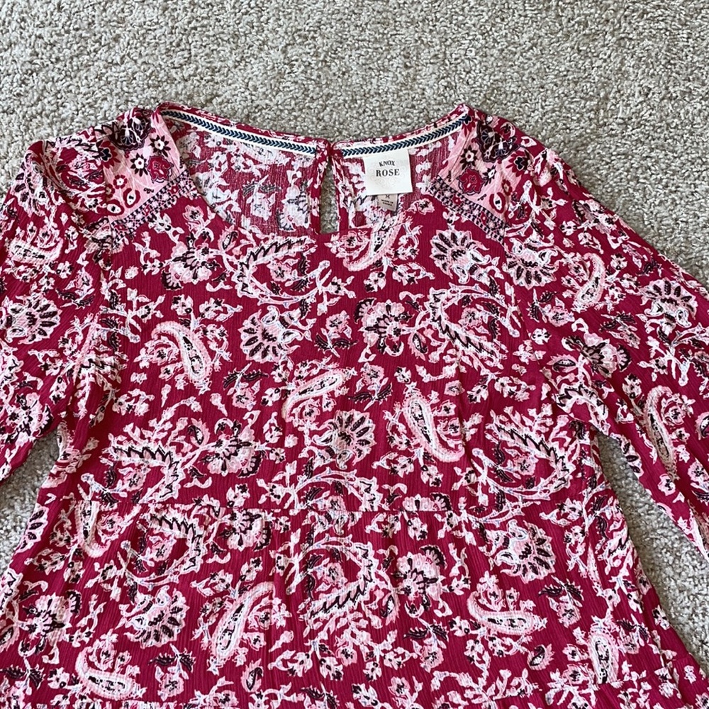 Knox Rose Women's peasant blouse with crimson paisley pattern - size M